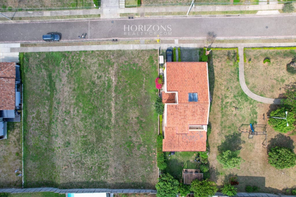 Lote de 509m2 en Venta en Condominio de La Guácima Topografía plana y construcción Libre nja1114