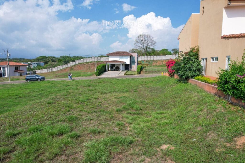 Lote de 509m2 en Venta en Condominio de La Guácima Topografía plana y construcción Libre nja1114