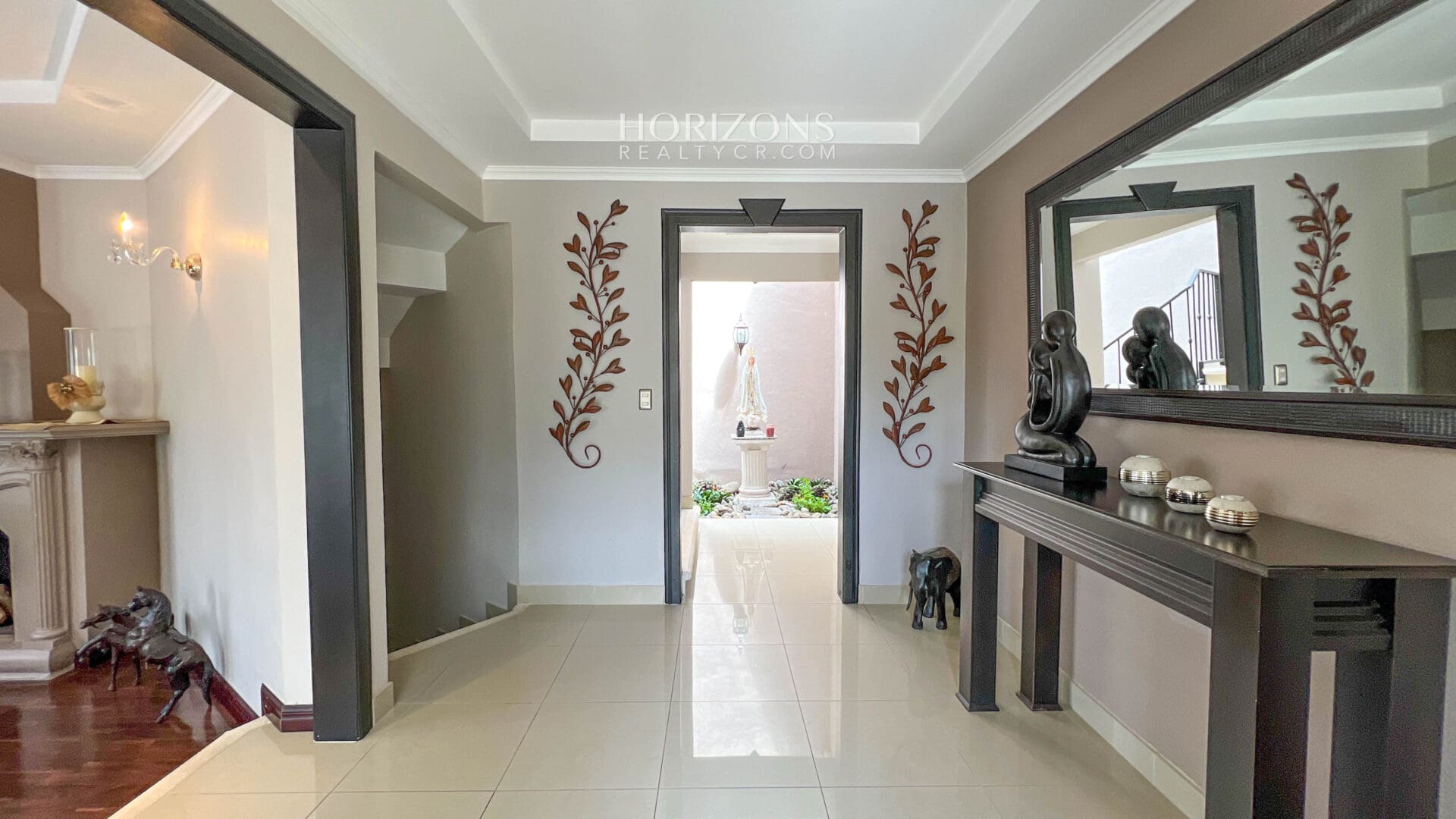 ¡En venta! Amplia Casa de 4 Dormitorios y Apartamento Independiente en Residencial 7 / Curridabat nja1116