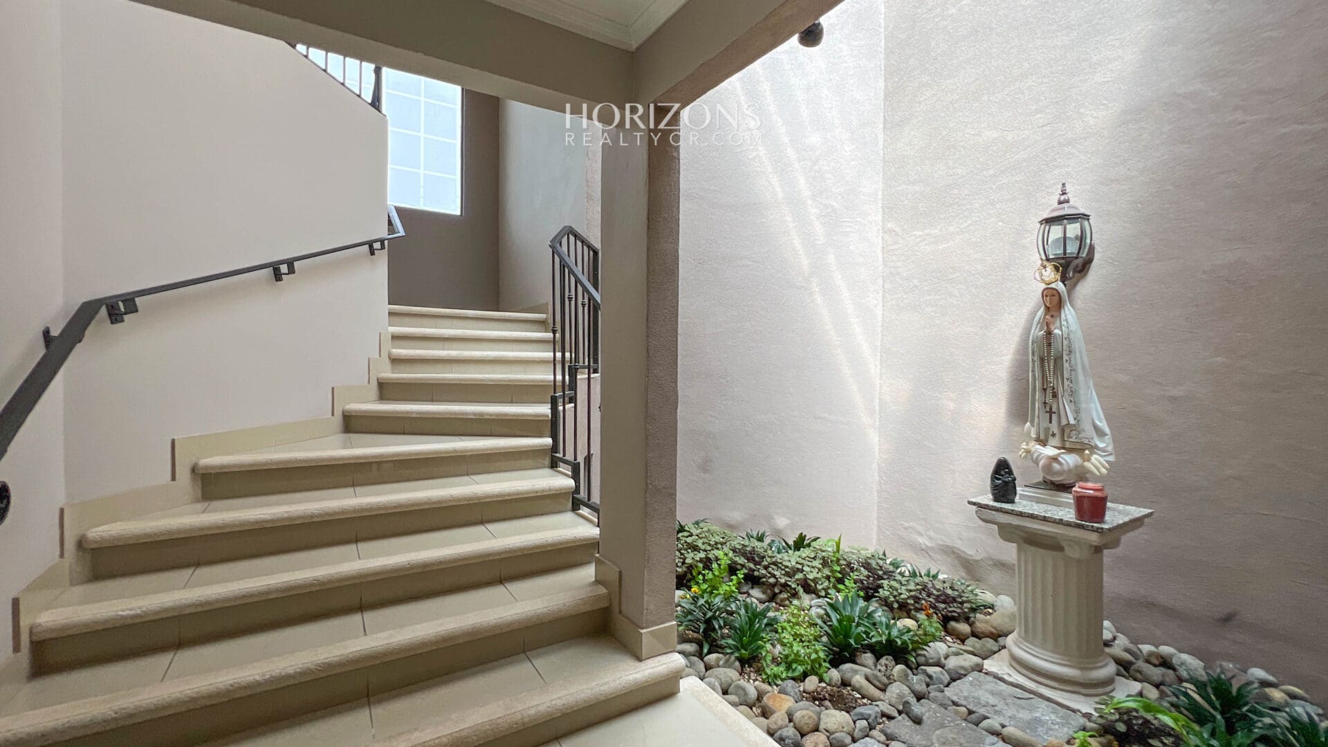 ¡En venta! Amplia Casa de 4 Dormitorios y Apartamento Independiente en Residencial 7 / Curridabat nja1116