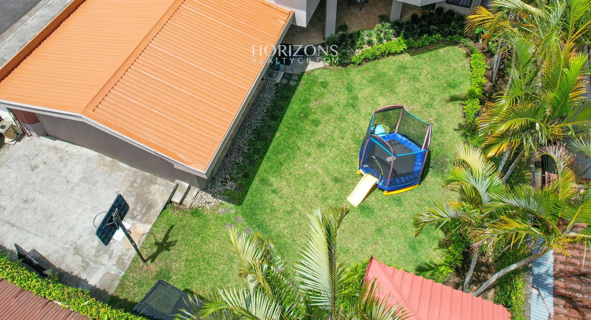 ¡En venta! Amplia Casa de 4 Dormitorios y Apartamento Independiente en Residencial 7 / Curridabat nja1116
