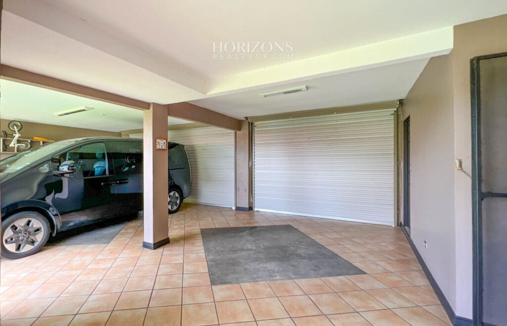 ¡En venta! Amplia Casa de 4 Dormitorios y Apartamento Independiente en Residencial 7 / Curridabat nja1116