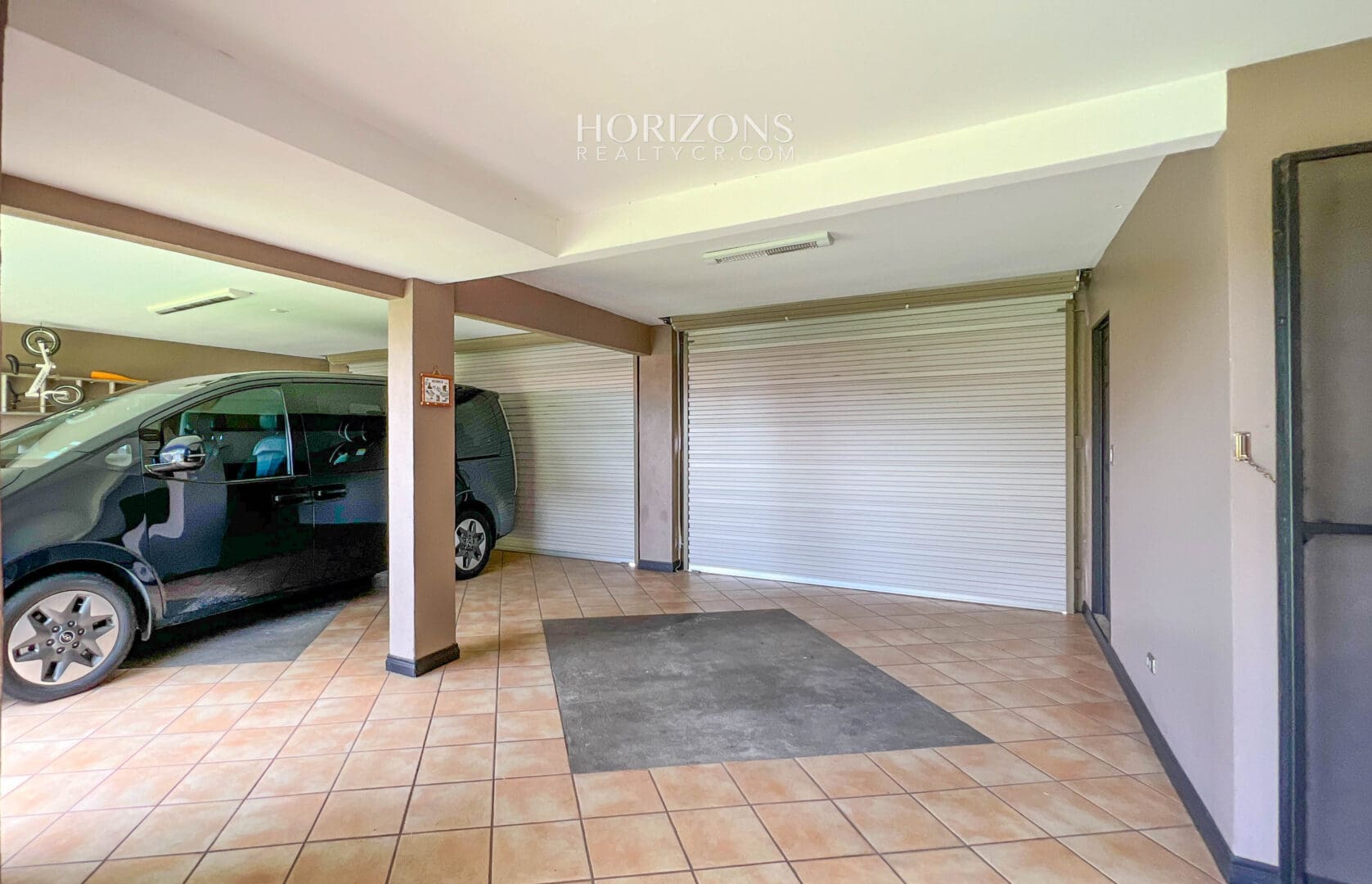 ¡En venta! Amplia Casa de 4 Dormitorios y Apartamento Independiente en Residencial 7 / Curridabat nja1116