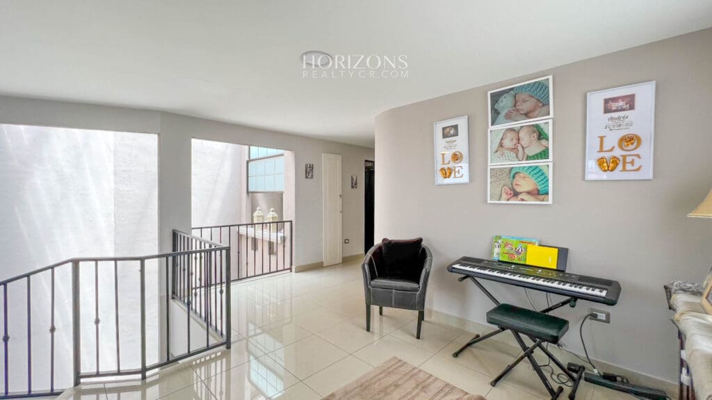 ¡En venta! Amplia Casa de 4 Dormitorios y Apartamento Independiente en Residencial 7 / Curridabat nja1116