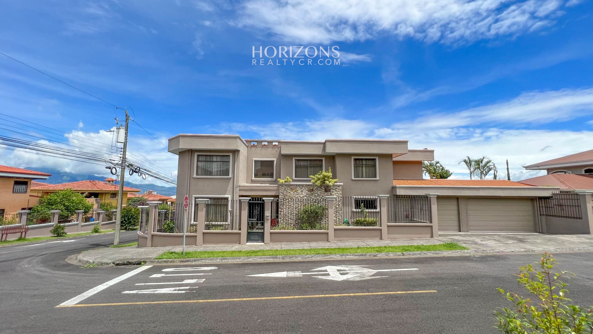 ¡En venta! Amplia Casa de 4 Dormitorios y Apartamento Independiente en Residencial 7 / Curridabat nja1116