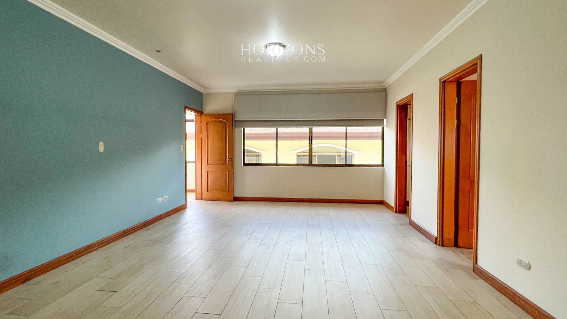 Casa en Venta 5 Dormitorios, 4 Parqueos y Amplio Jardín en Condominio en Curridabat nja1117