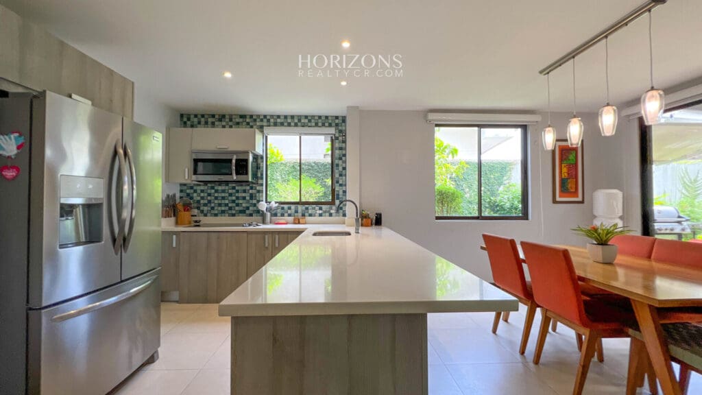 Venta de Casa en Condominio La Estefana en Sabanilla nja1124