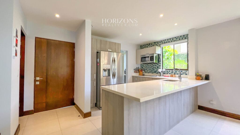 Venta de Casa en Condominio La Estefana en Sabanilla nja1124