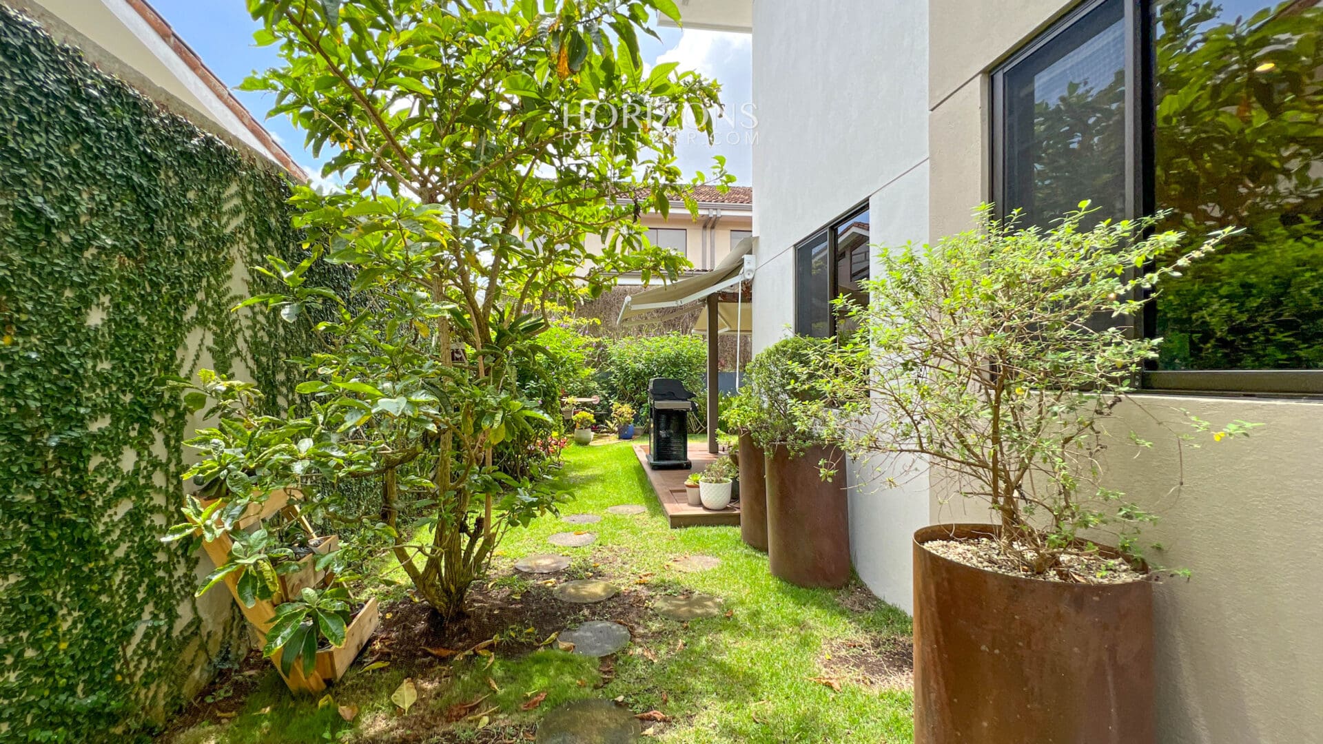 Venta de Casa en Condominio La Estefana en Sabanilla nja1124
