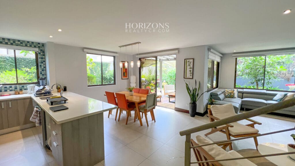 Venta de Casa en Condominio La Estefana en Sabanilla nja1124