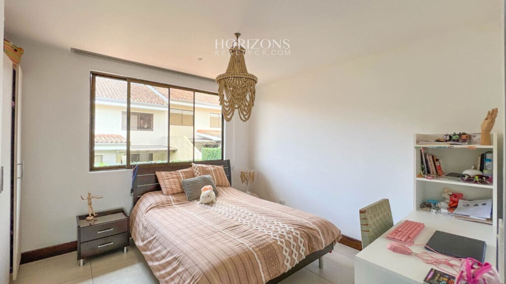 Venta de Casa en Condominio La Estefana en Sabanilla nja1124