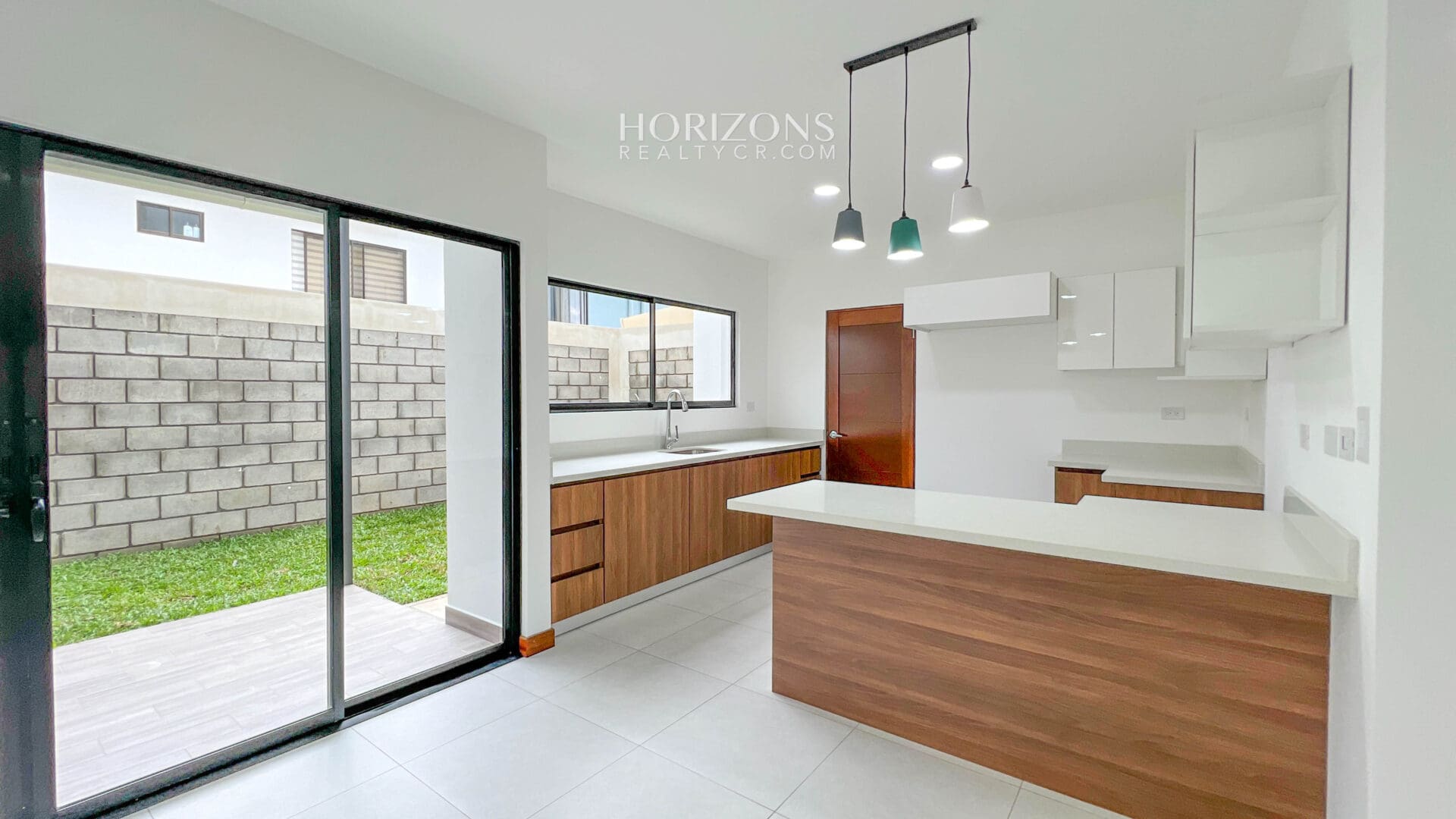¡Estrene Casa! 4 dormitorios uno en Planta Baja Condominio Distrito San Juan nja1125