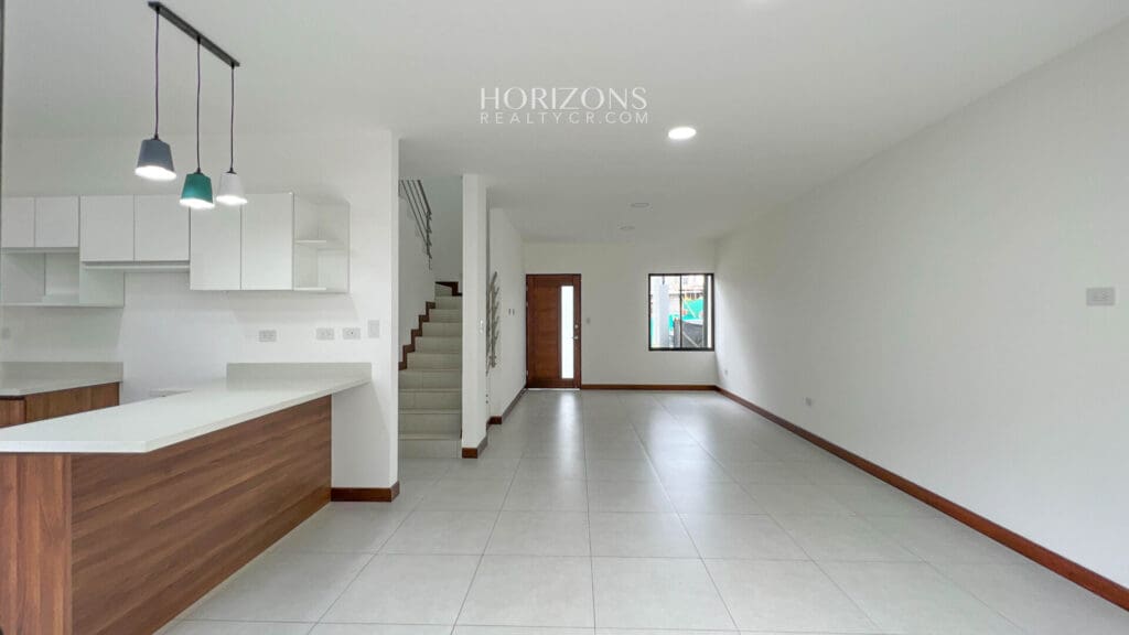 ¡Estrene Casa! 4 dormitorios uno en Planta Baja Condominio Distrito San Juan nja1125