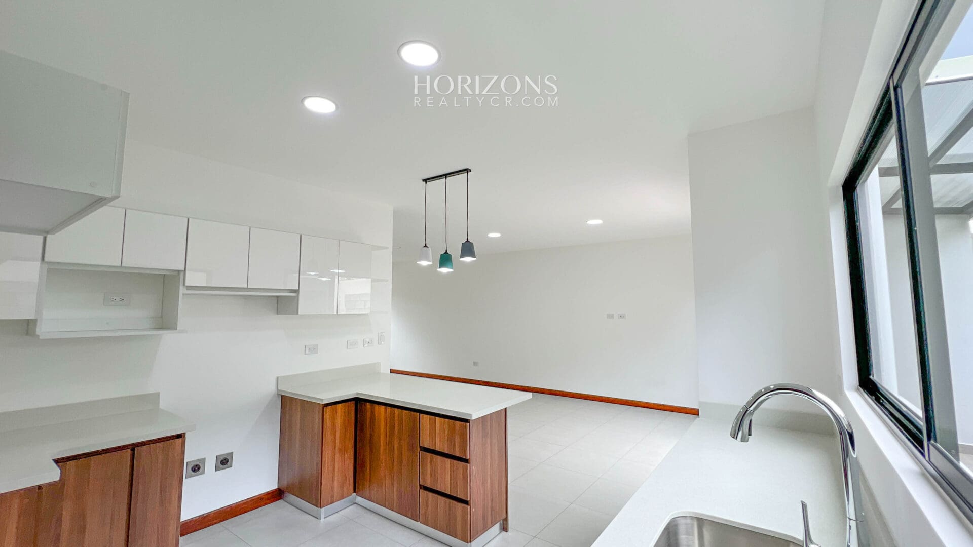 ¡Estrene Casa! 4 dormitorios uno en Planta Baja Condominio Distrito San Juan nja1125