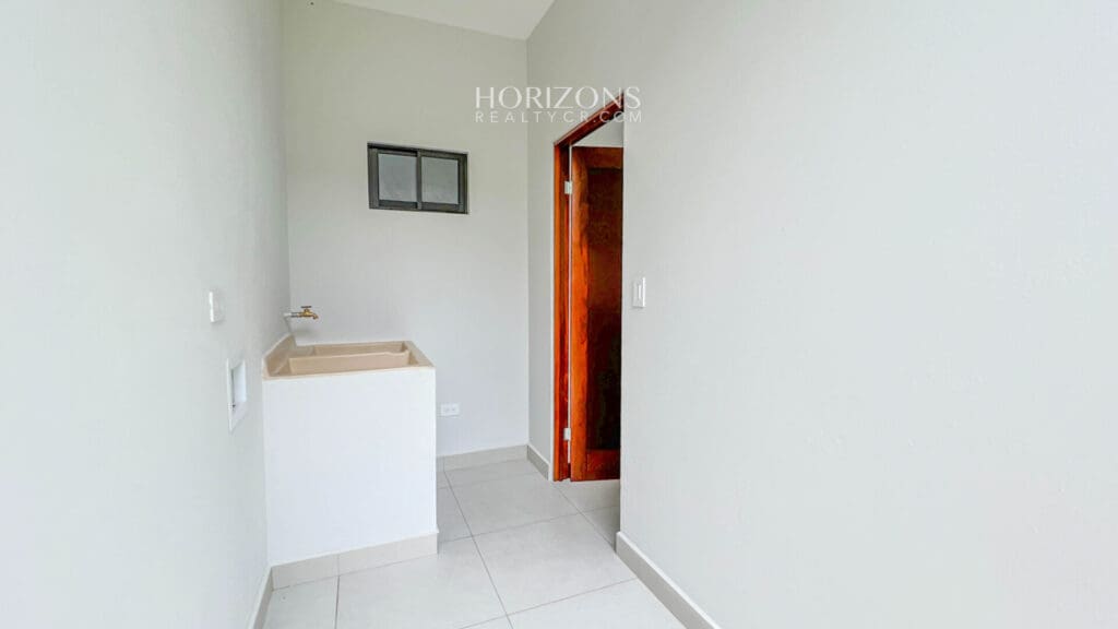 ¡Estrene Casa! 4 dormitorios uno en Planta Baja Condominio Distrito San Juan nja1125