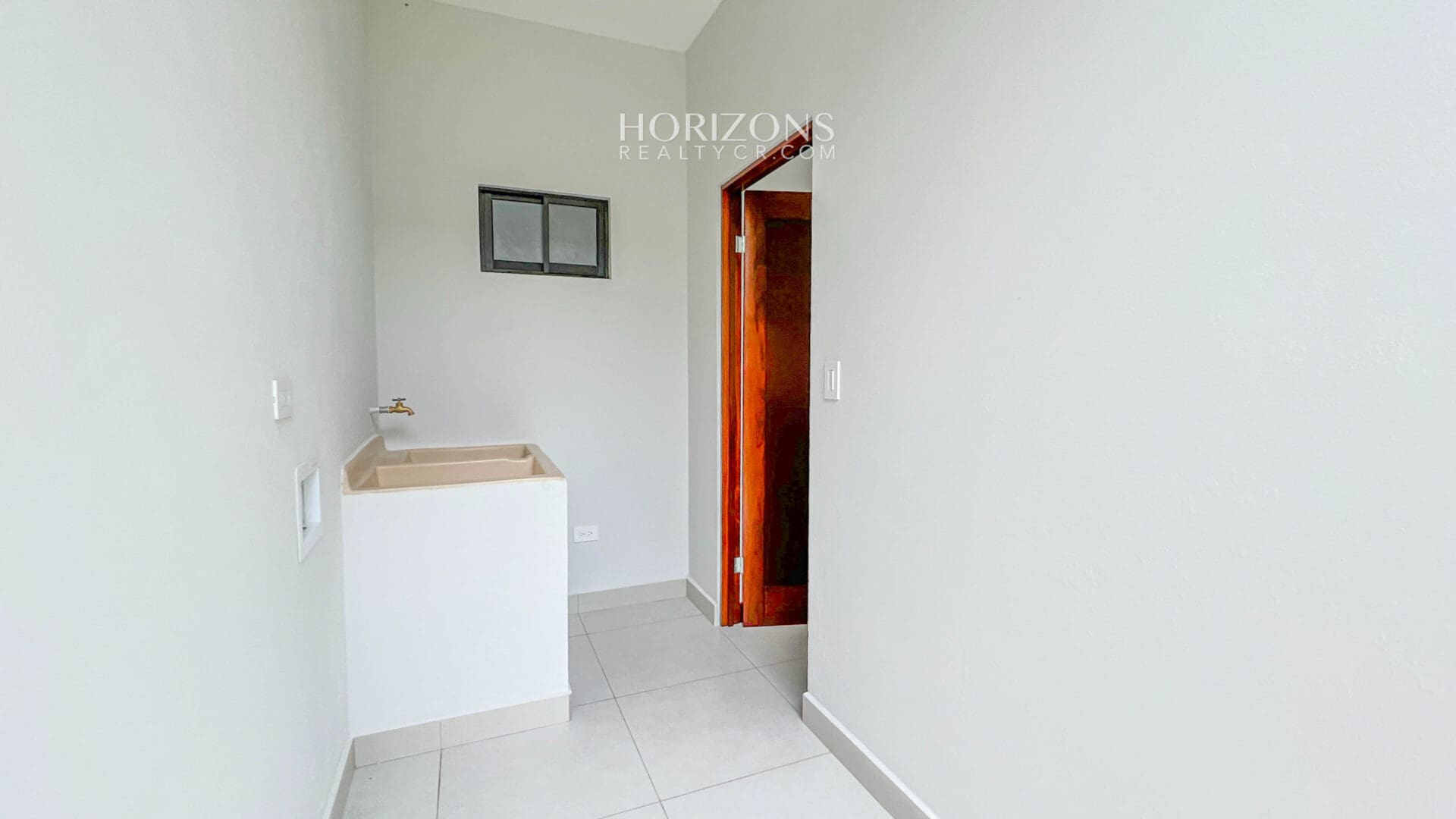 ¡Estrene Casa! 4 dormitorios uno en Planta Baja Condominio Distrito San Juan nja1125