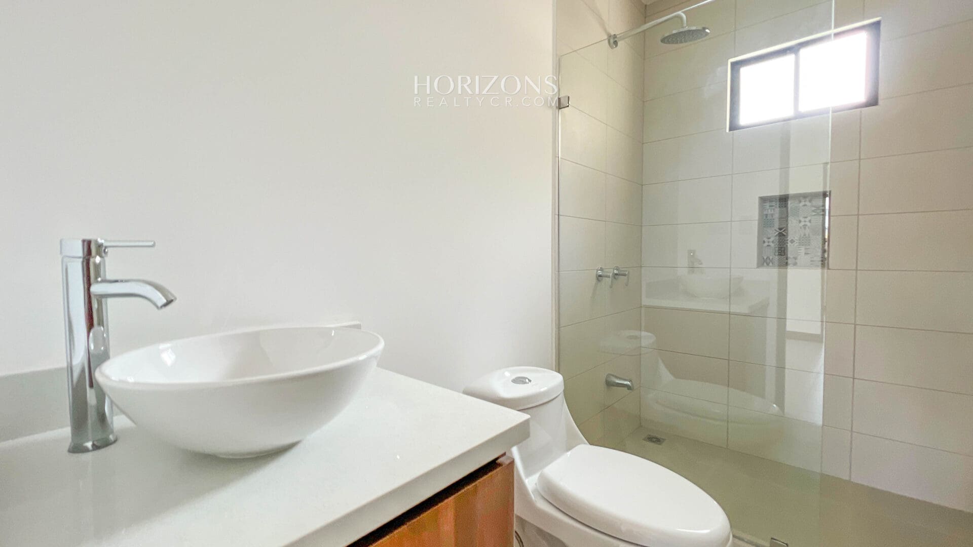 ¡Estrene Casa! 4 dormitorios uno en Planta Baja Condominio Distrito San Juan nja1125