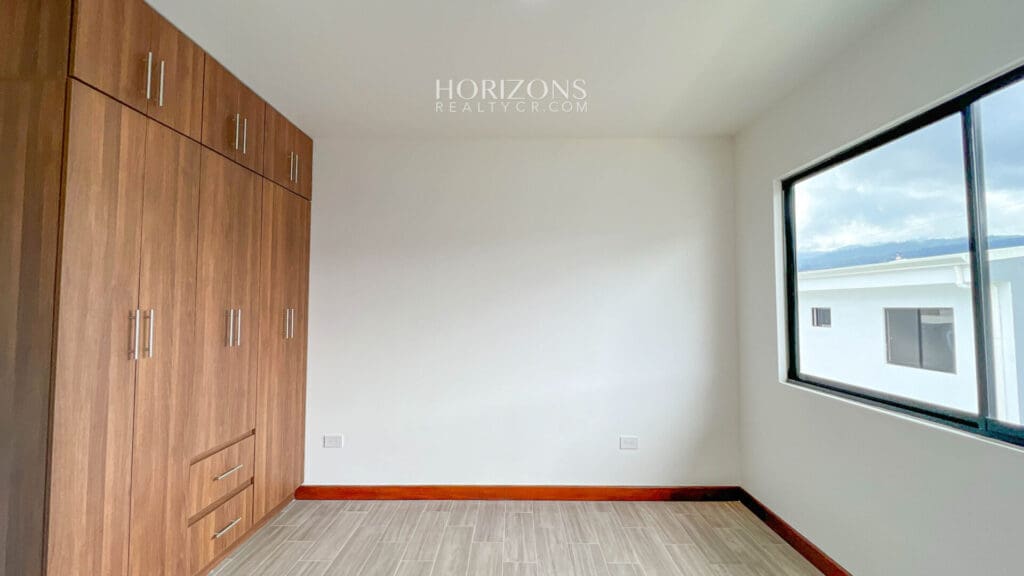 ¡Estrene Casa! 4 dormitorios uno en Planta Baja Condominio Distrito San Juan nja1125