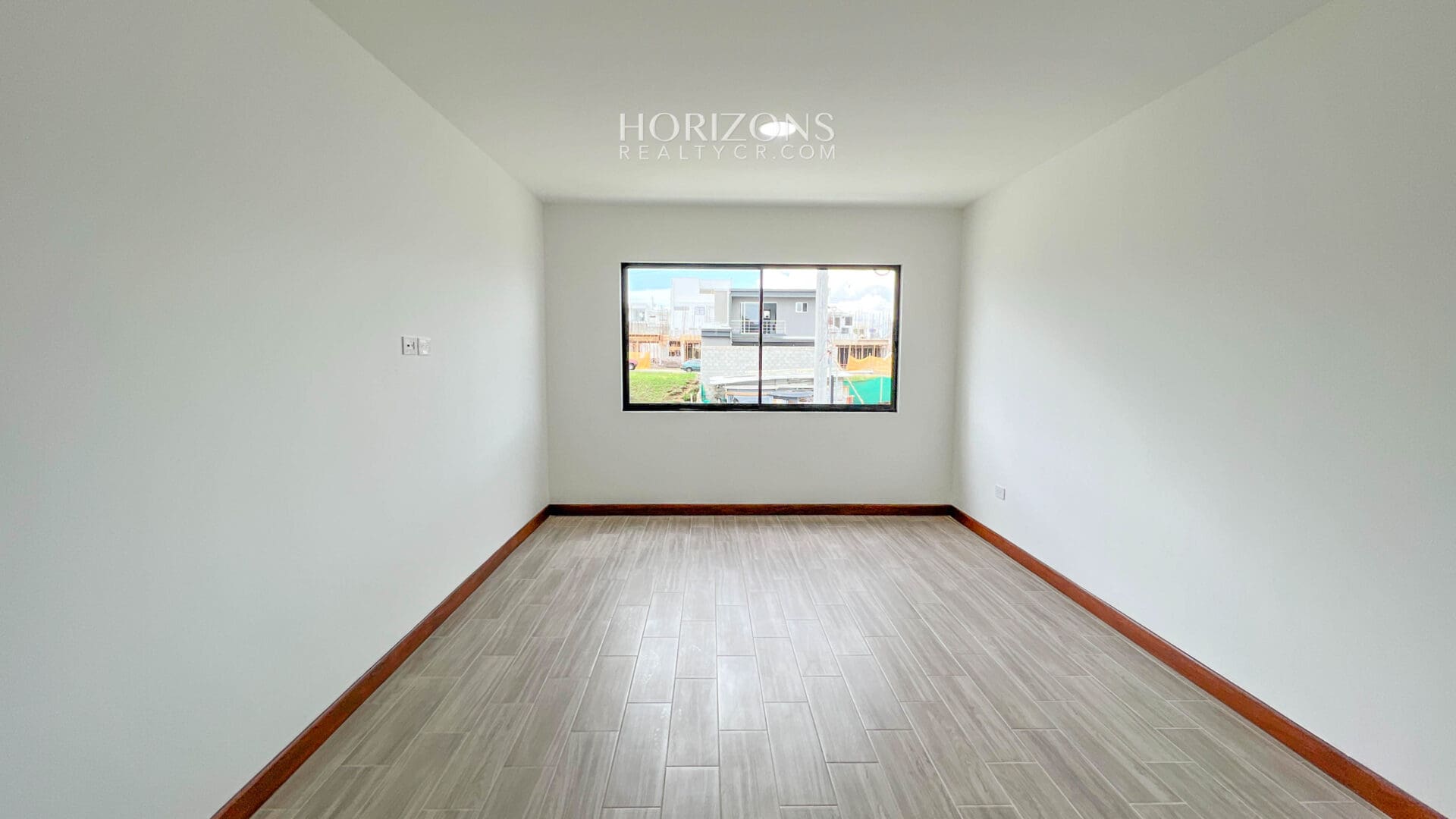 ¡Estrene Casa! 4 dormitorios uno en Planta Baja Condominio Distrito San Juan nja1125