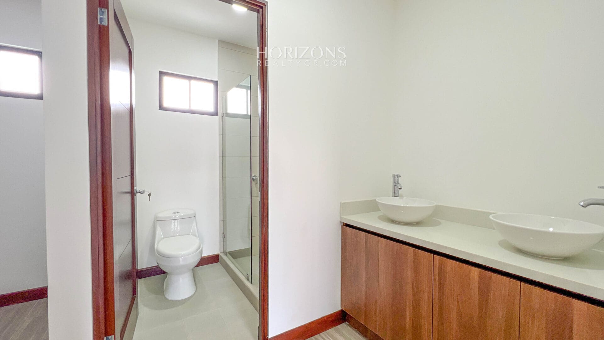¡Estrene Casa! 4 dormitorios uno en Planta Baja Condominio Distrito San Juan nja1125