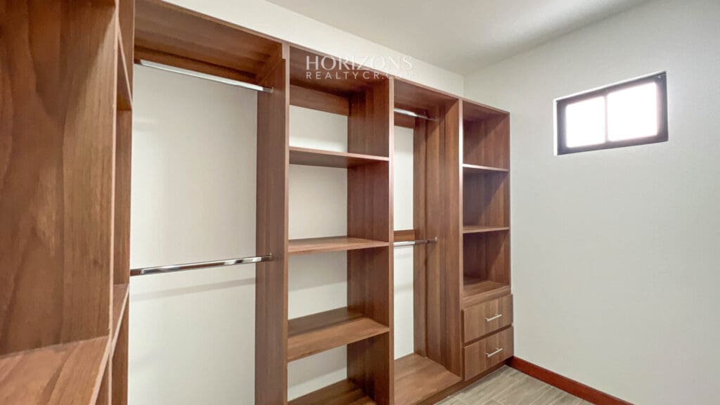 ¡Estrene Casa! 4 dormitorios uno en Planta Baja Condominio Distrito San Juan nja1125