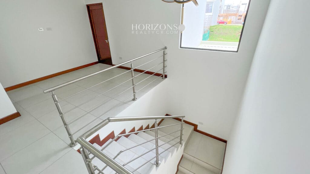 ¡Estrene Casa! 4 dormitorios uno en Planta Baja Condominio Distrito San Juan nja1125