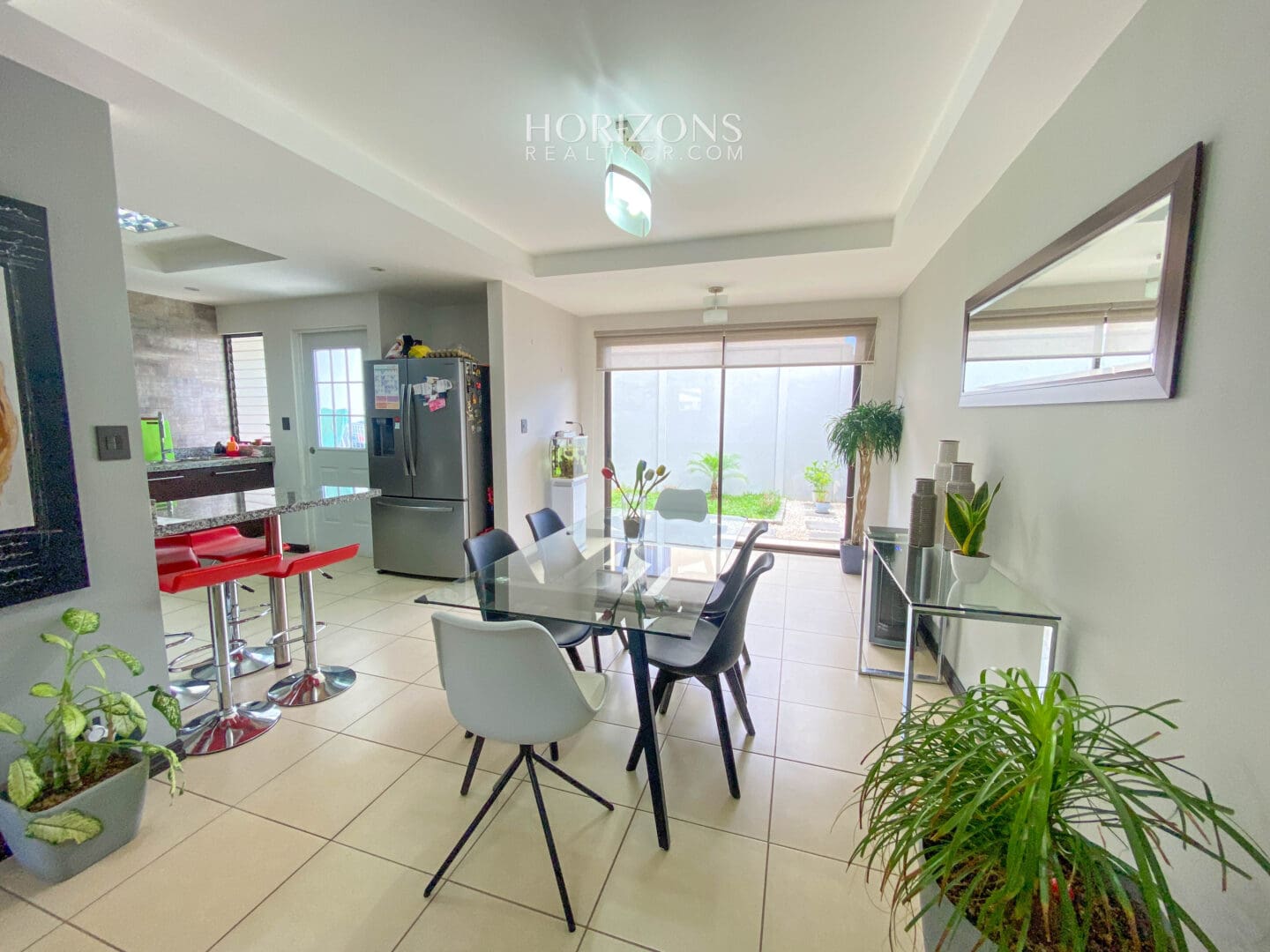 ¡En Venta! Casa Esquinera en Hacienda Sacramento 3 Parqueos 206m2 de Lote nja1126