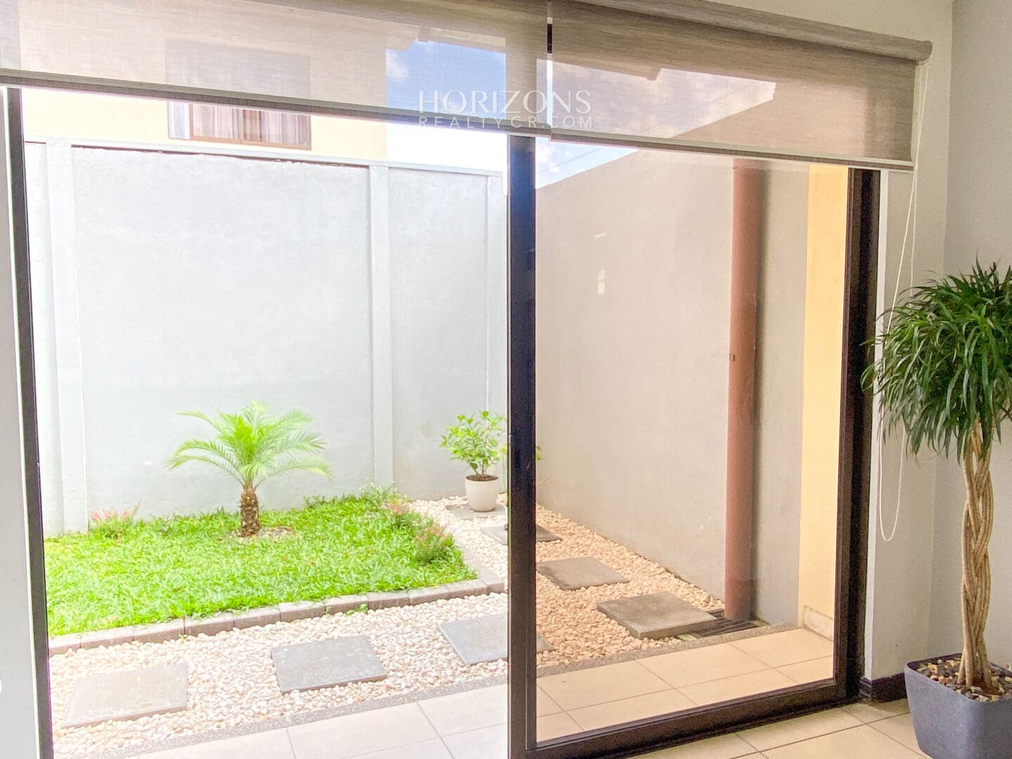 ¡En Venta! Casa Esquinera en Hacienda Sacramento 3 Parqueos 206m2 de Lote nja1126