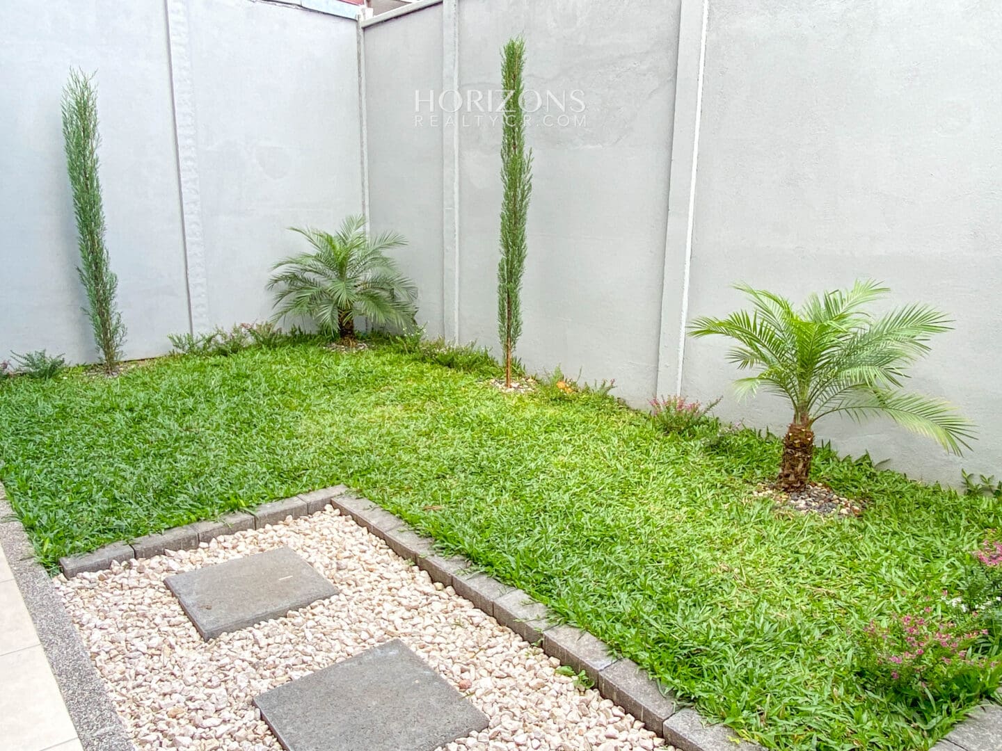 ¡En Venta! Casa Esquinera en Hacienda Sacramento 3 Parqueos 206m2 de Lote nja1126