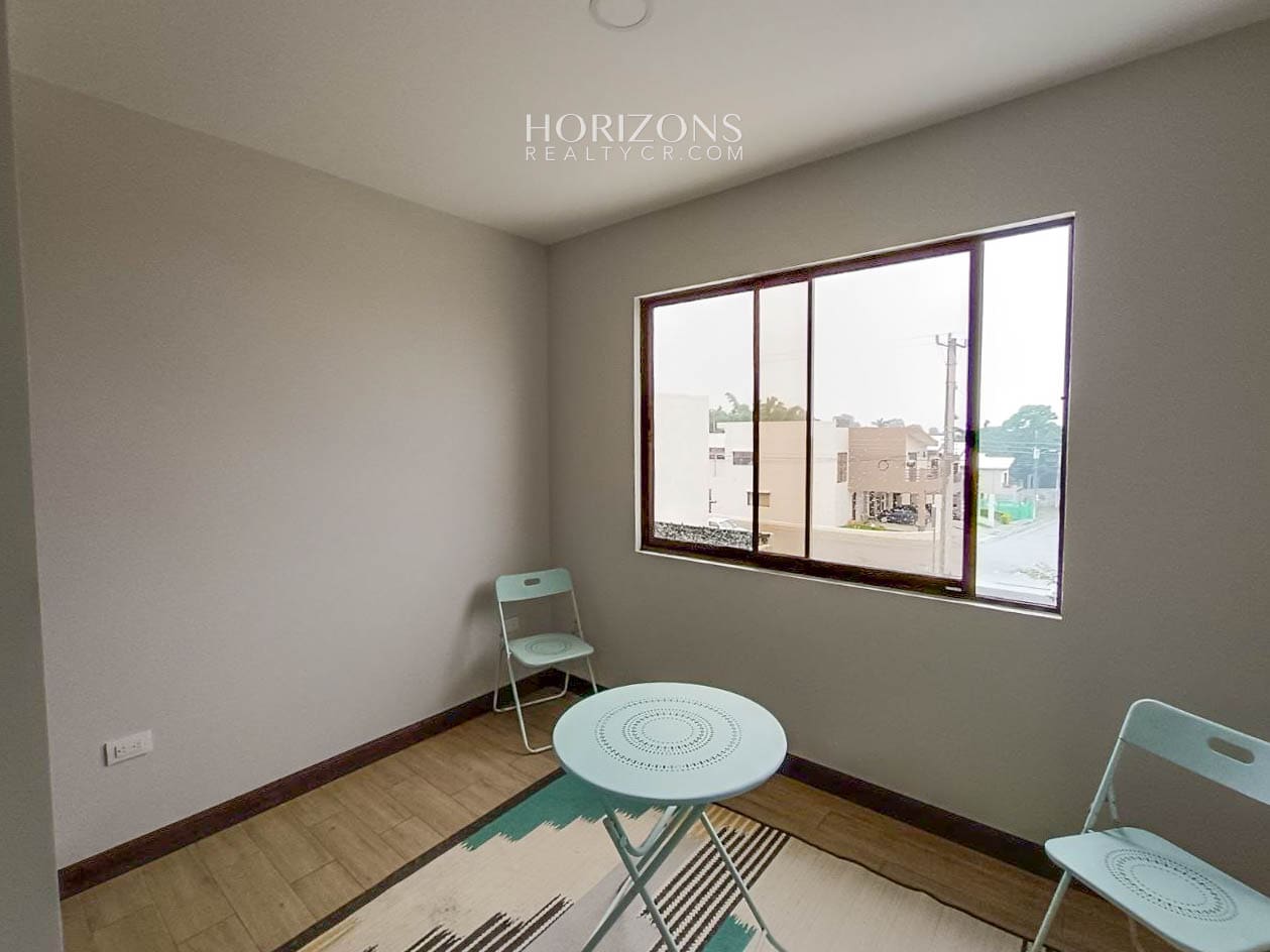 Venta de Moderna Casa en Condominio en Alajuela njr63