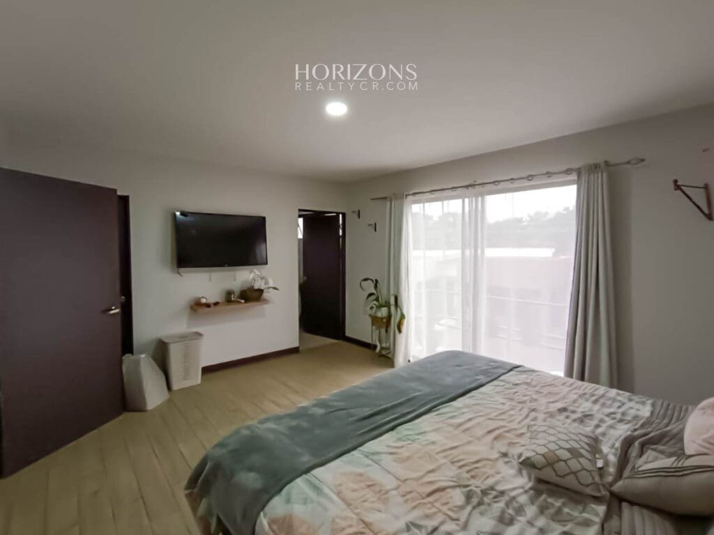Venta de Moderna Casa en Condominio en Alajuela njr63