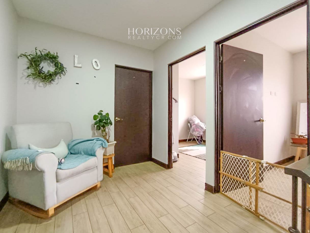 Venta de Moderna Casa en Condominio en Alajuela njr63
