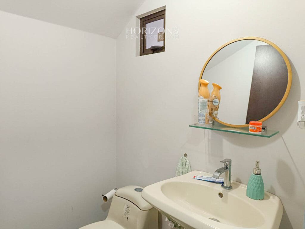 Venta de Moderna Casa en Condominio en Alajuela njr63