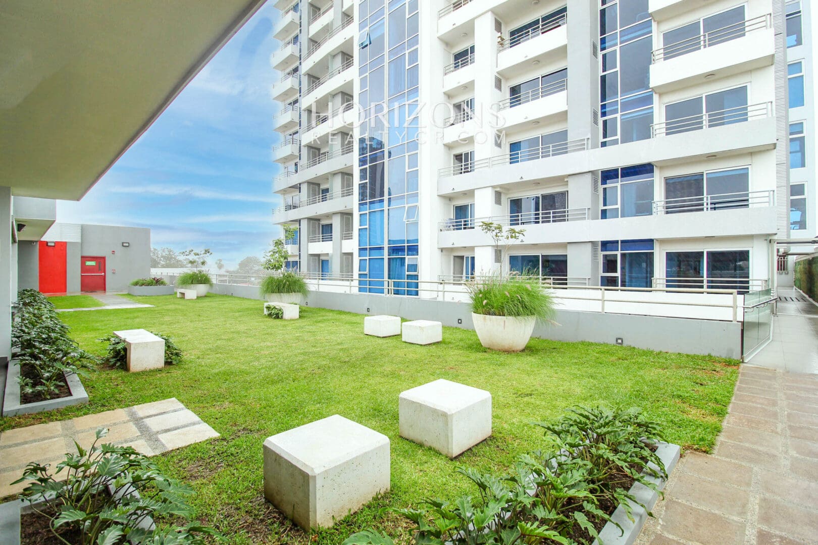 Se Alquila Apartamento en San Pedro 2 Habitaciones + Amenidades noj963
