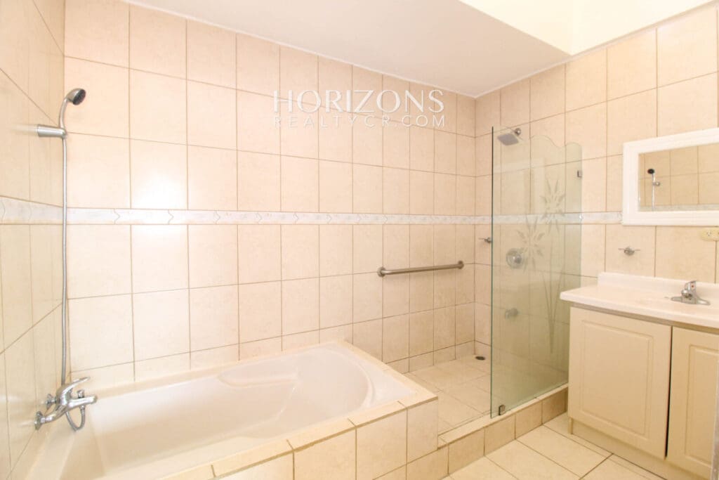 Se Vende Casa En Sabanilla 4 Habitaciones + Terraza noj967