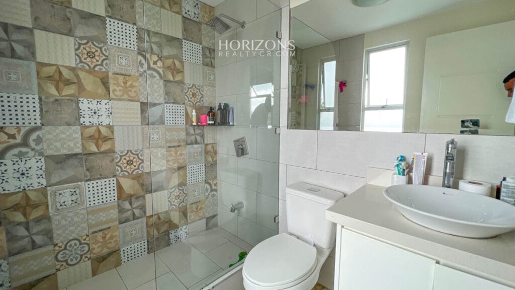 Se Vende Casa 2 Habitaciones + Dormitorio de Servicio En Condominio Barlovento II nja1122