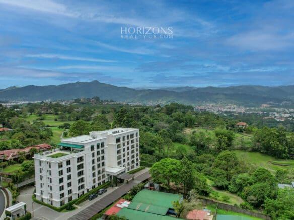 Se Vende Apartamento En Condominio Monte Real Guayabos Curridabat 2 Habitaciones 2 Baños 2 Estacionamientos Nja1129