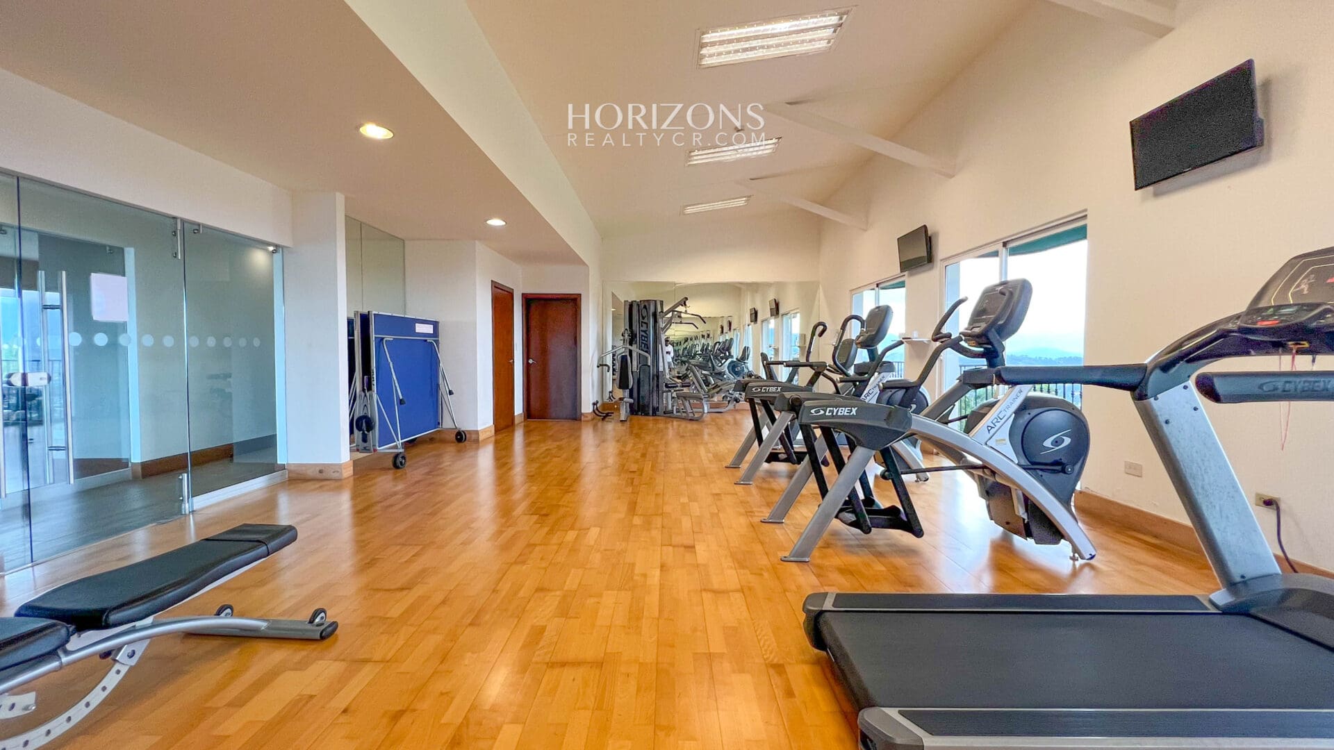 Se Vende Apartamento en Condominio Monte Real Guayabos Curridabat 2 Habitaciones 2 Baños 2 Estacionamientos nja1129