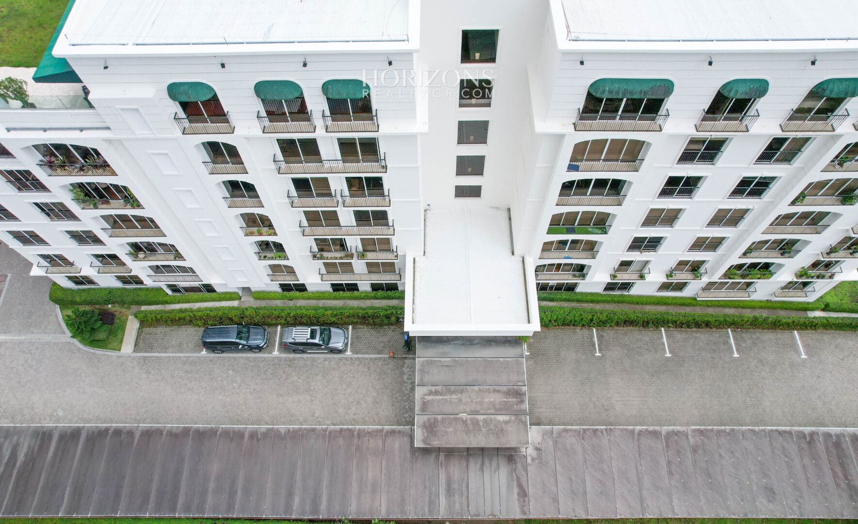 Se Vende Apartamento en Condominio Monte Real Guayabos Curridabat 2 Habitaciones 2 Baños 2 Estacionamientos nja1129