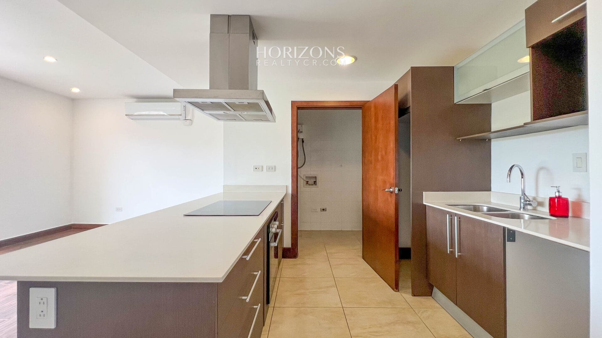 Se Vende Apartamento en Condominio Monte Real Guayabos Curridabat 2 Habitaciones 2 Baños 2 Estacionamientos nja1129