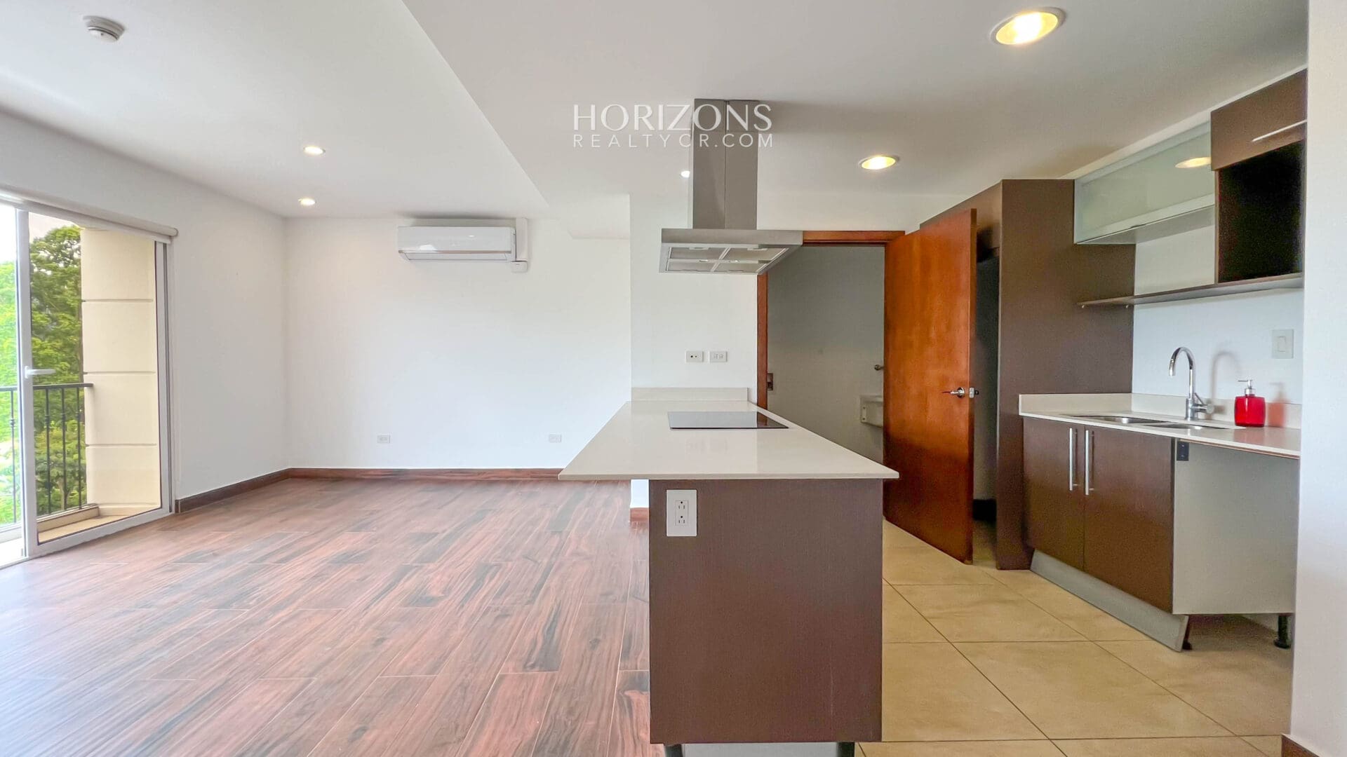 Se Vende Apartamento en Condominio Monte Real Guayabos Curridabat 2 Habitaciones 2 Baños 2 Estacionamientos nja1129