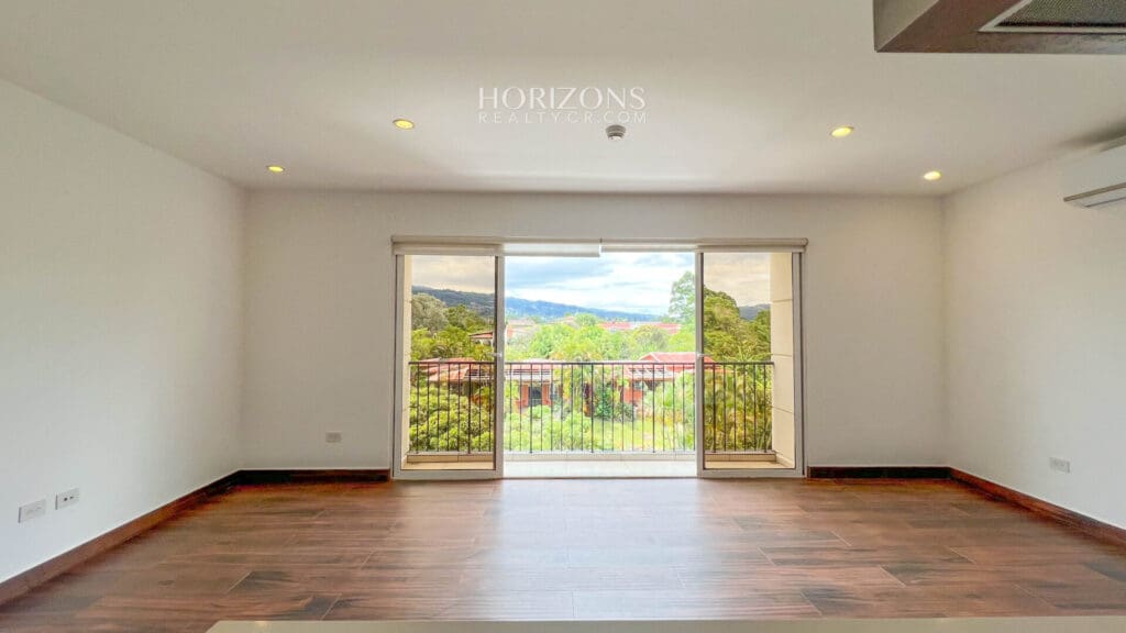 Se Vende Apartamento en Condominio Monte Real Guayabos Curridabat 2 Habitaciones 2 Baños 2 Estacionamientos nja1129