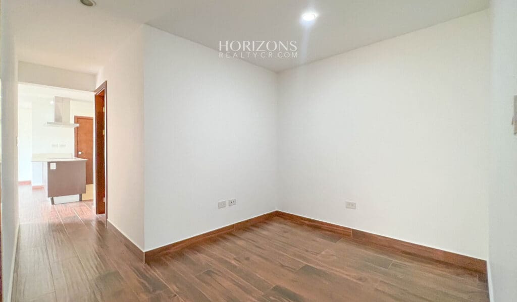 Se Vende Apartamento en Condominio Monte Real Guayabos Curridabat 2 Habitaciones 2 Baños 2 Estacionamientos nja1129