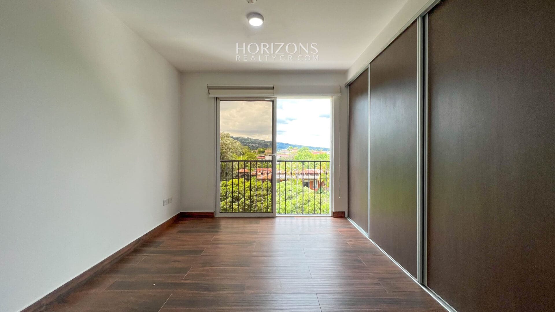 Se Vende Apartamento en Condominio Monte Real Guayabos Curridabat 2 Habitaciones 2 Baños 2 Estacionamientos nja1129
