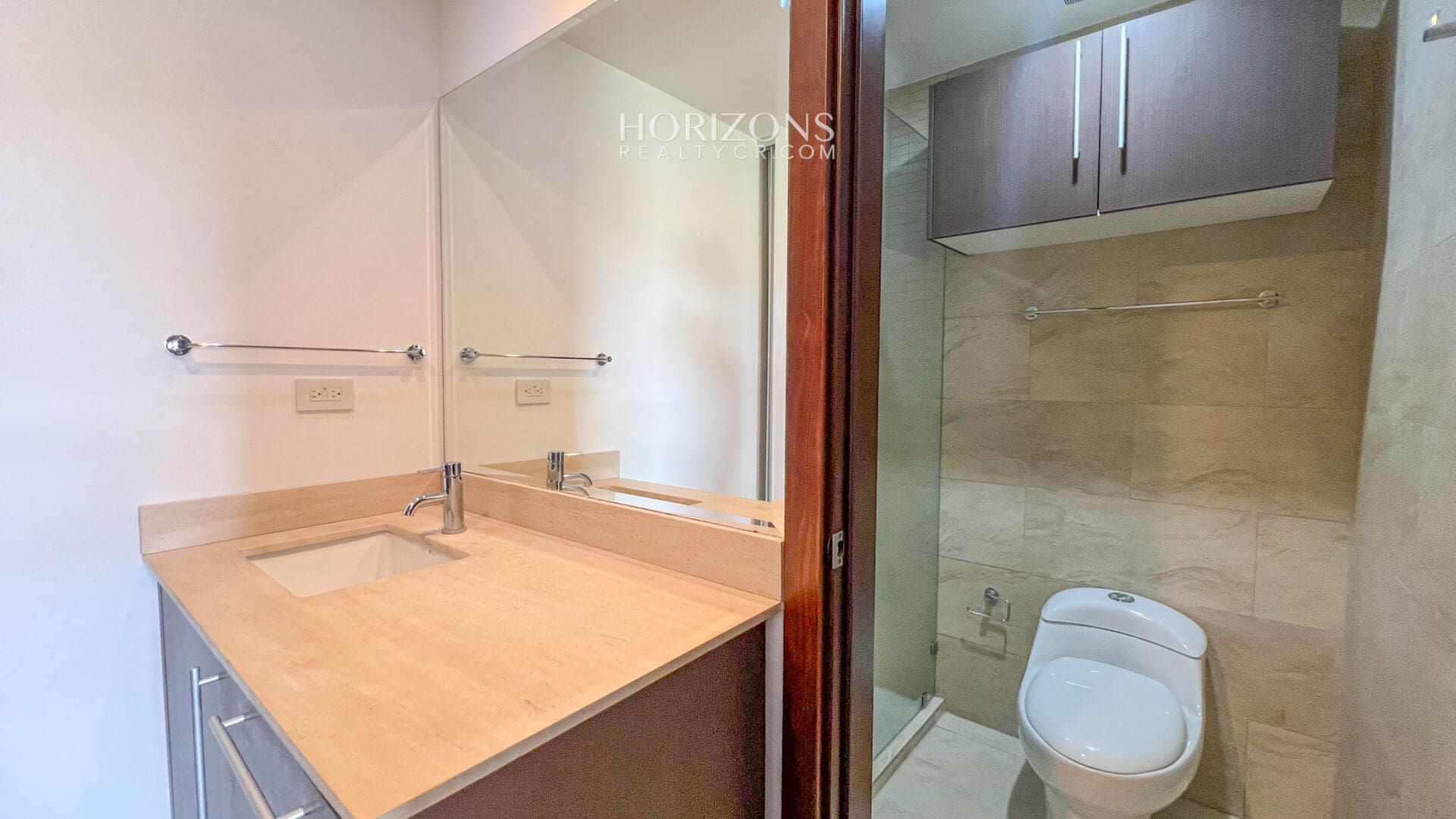Se Vende Apartamento en Condominio Monte Real Guayabos Curridabat 2 Habitaciones 2 Baños 2 Estacionamientos nja1129