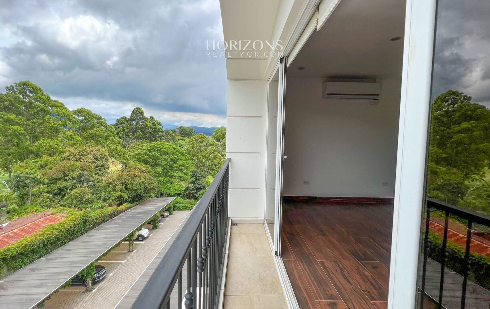 Se Vende Apartamento en Condominio Monte Real Guayabos Curridabat 2 Habitaciones 2 Baños 2 Estacionamientos nja1129