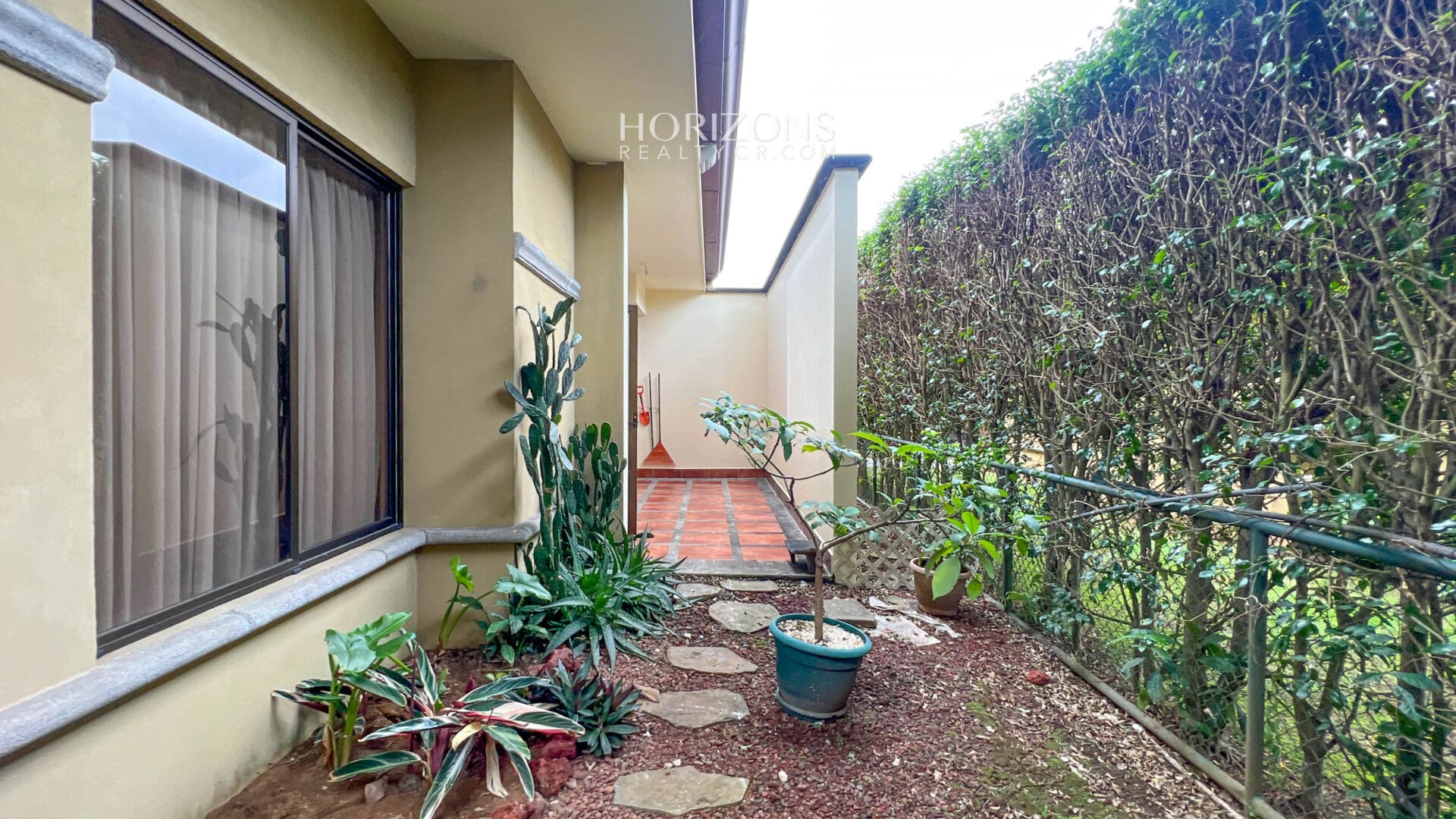 Casa en Condominio Hacienda Gregal Curridabat de 4 Habitaciones  nja1130