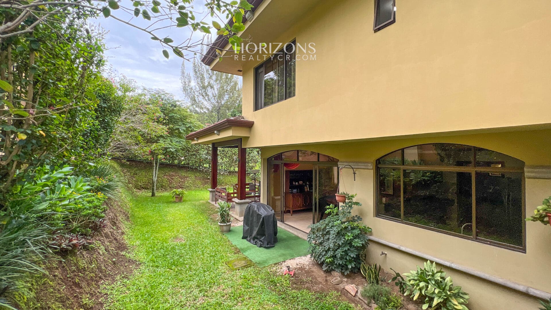 Casa en Condominio Hacienda Gregal Curridabat de 4 Habitaciones  nja1130