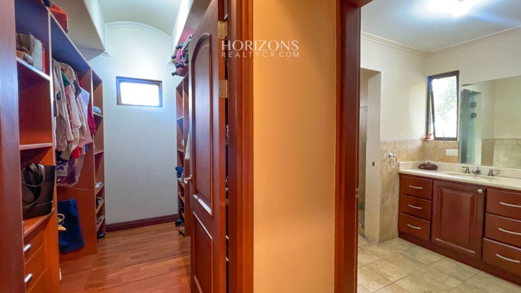 Casa en Condominio Hacienda Gregal Curridabat de 4 Habitaciones  nja1130