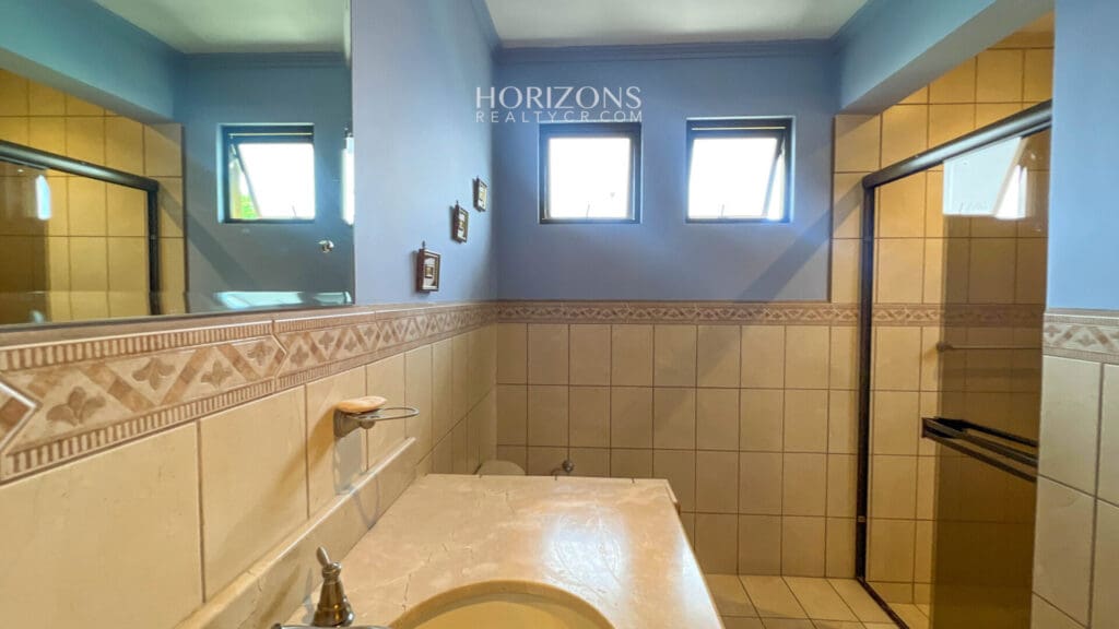 Casa en Condominio Hacienda Gregal Curridabat de 4 Habitaciones  nja1130